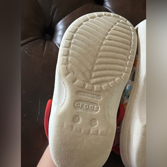 Crocs Kids' Pokémon size 1 Classic Clogs. - Picture 8 of 8